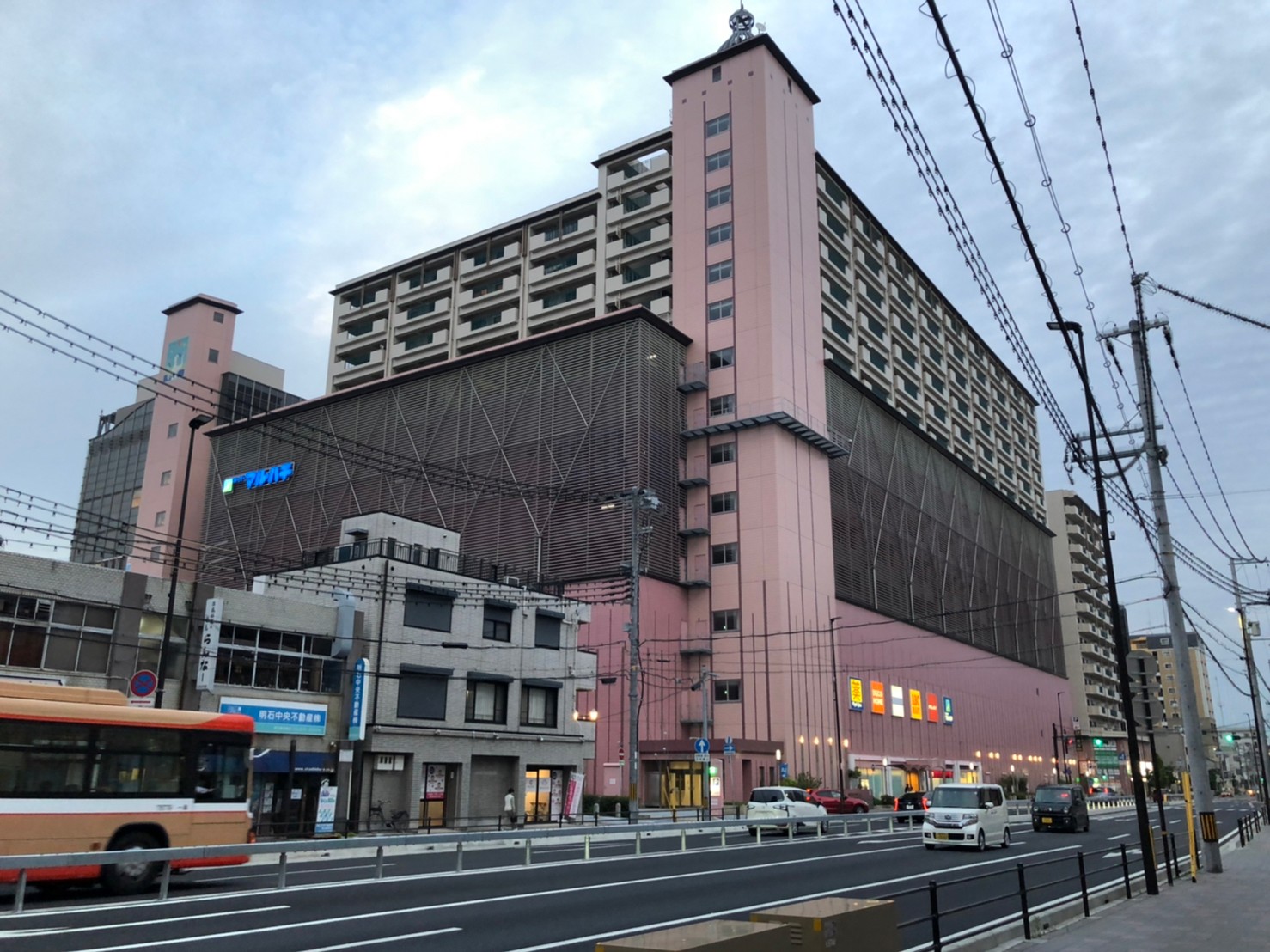 【月極駐車場　明石市東仲ノ町】アスピア明石月極駐車場