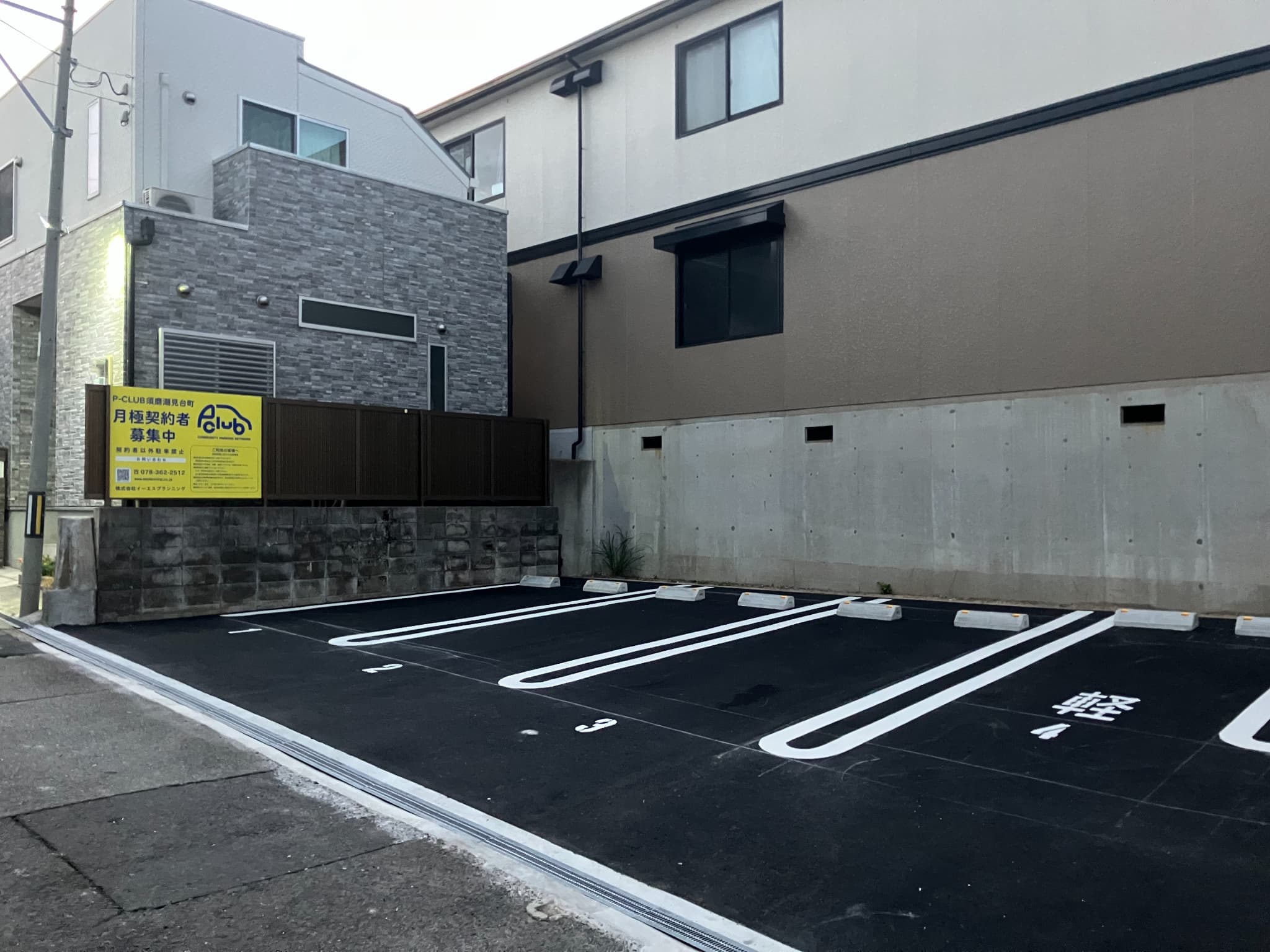 潮見台町 月極駐車場。  潮見台町 駐車場。 月極駐車場。住宅街。軽自動車 月極駐車場。  2台目 駐車場。月極