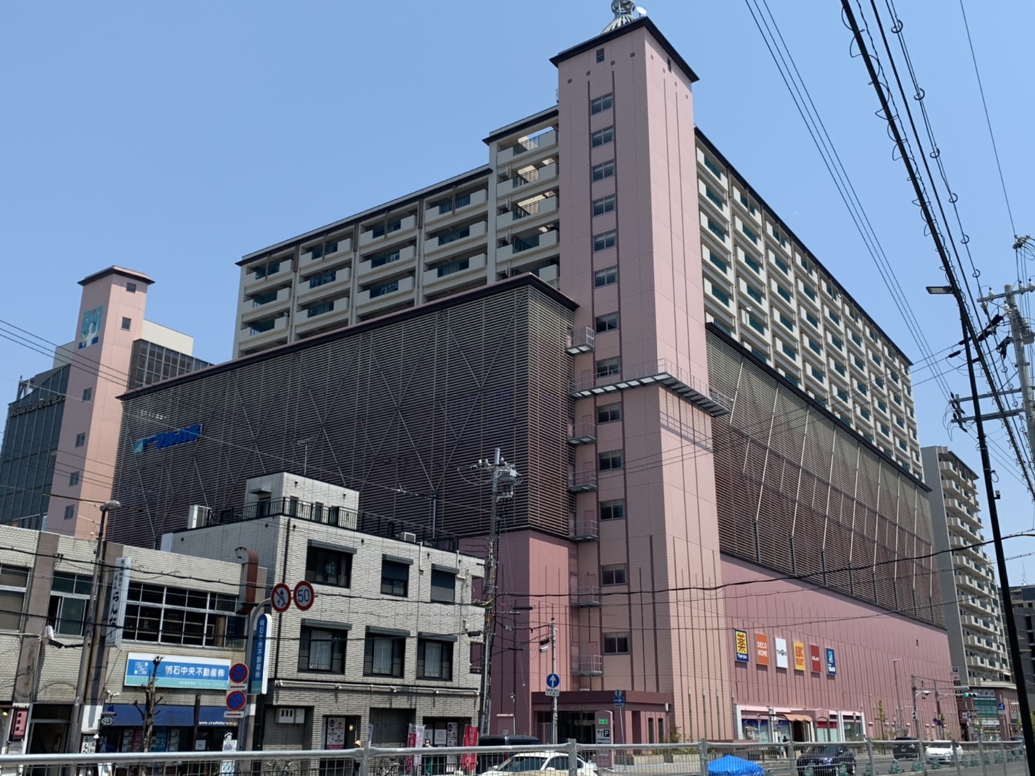 アスピア明石駐車場 8階月極駐車場