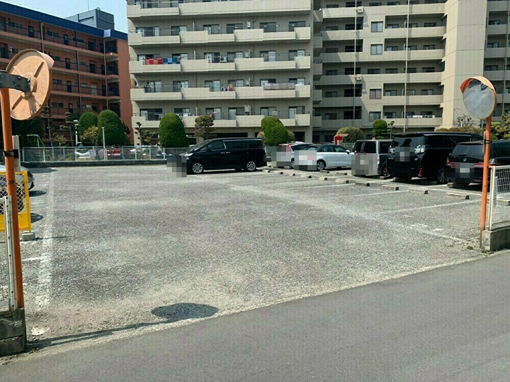 【月極駐車場 箕面市箕面】駐車場足立