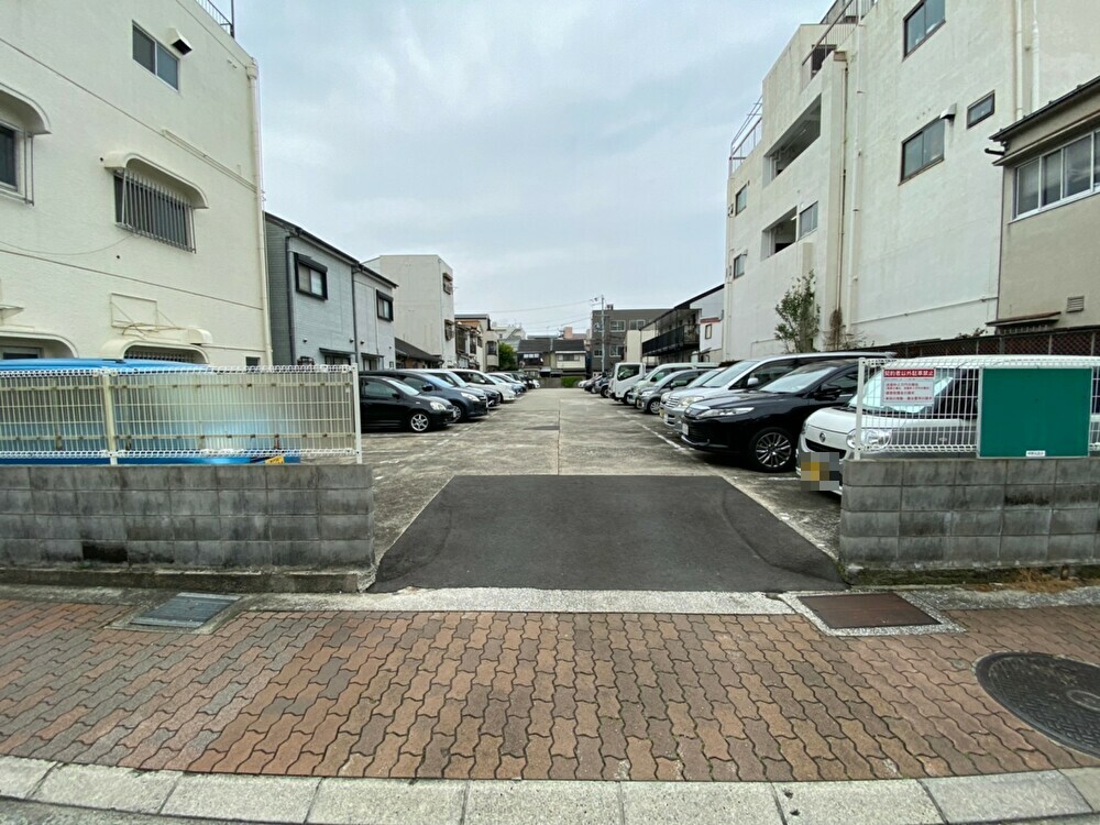 【月極駐車場 神戸市兵庫区松原通】新興カーポート